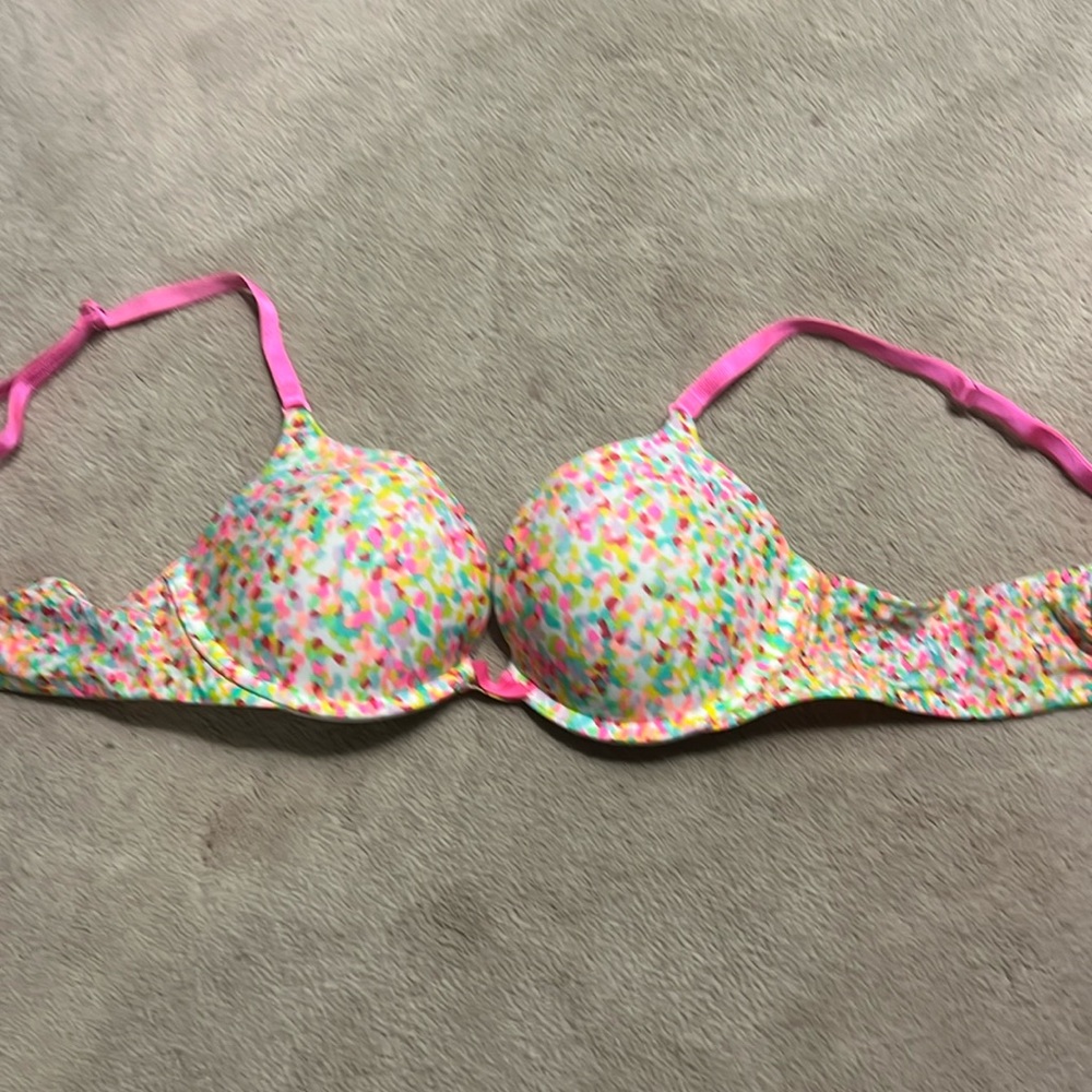 Victoria’s Secret push-up bra, 34B